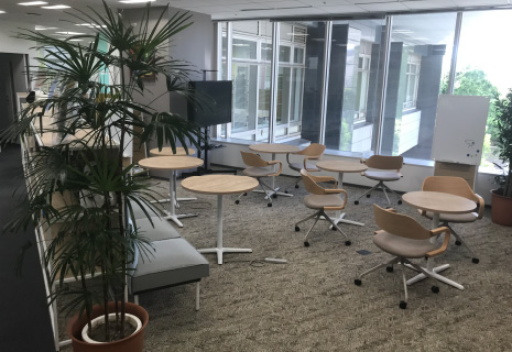 教育同人社の社内風景